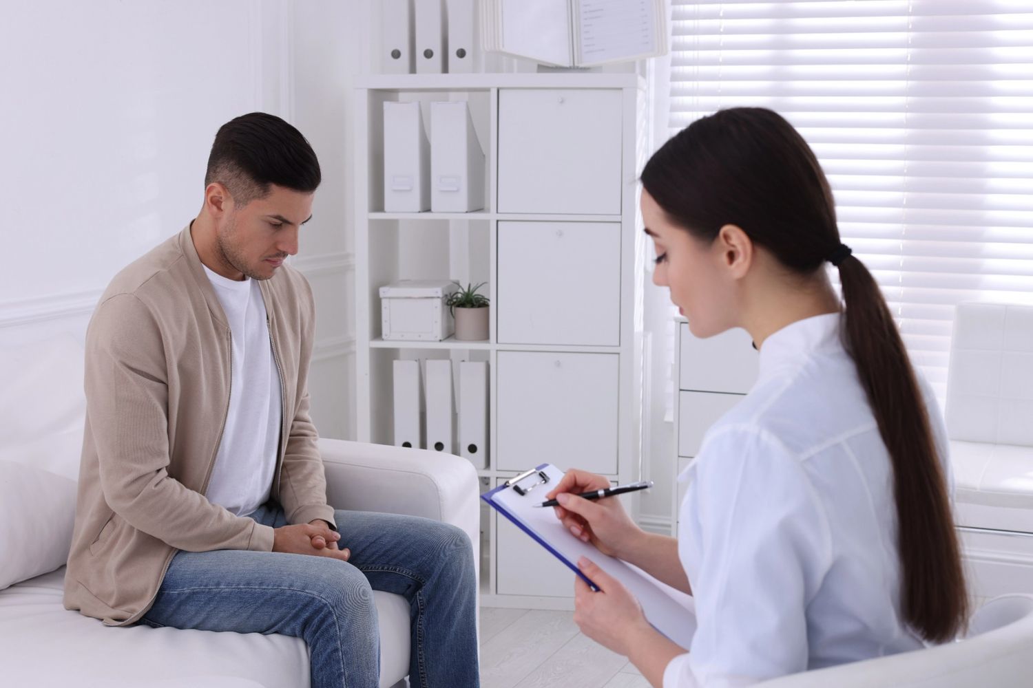 Medical professional conducting an intake for gay men gonorrhea testing Houston with a patient in a private clinic. 
